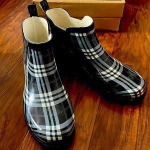 Ankle rain boots